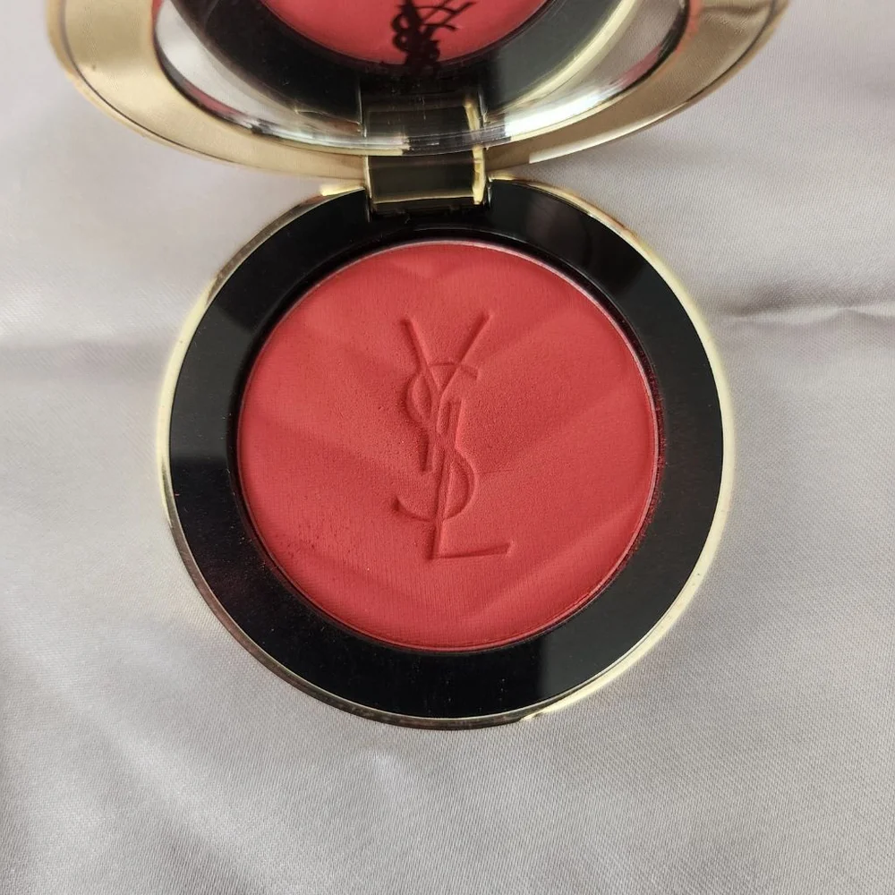 Yves Saint Laurent (YSL) blush in shade 15 - Chili Crush - Picture 1 of 4